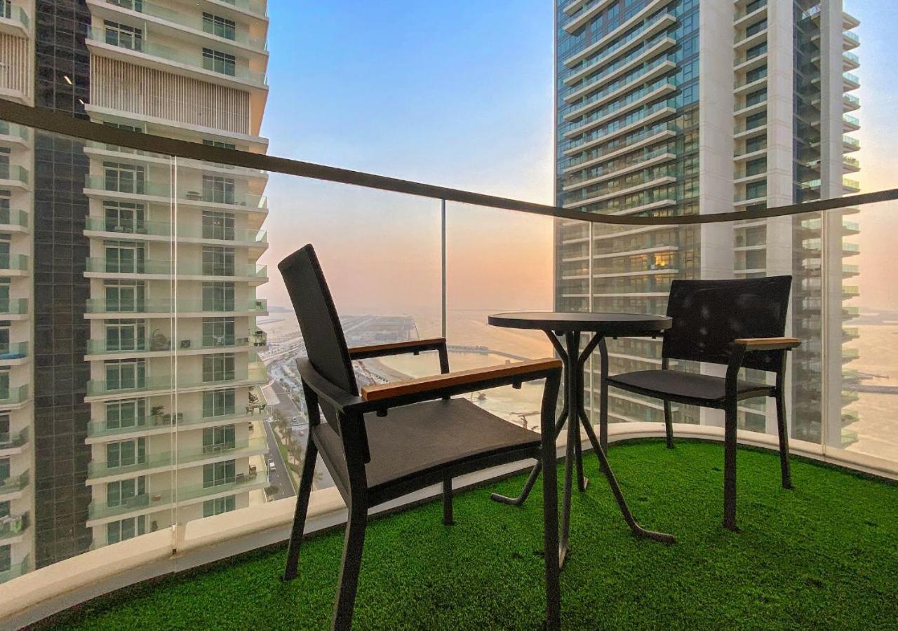 Full Sea View Marina Beachfront Escape With Private Apartment