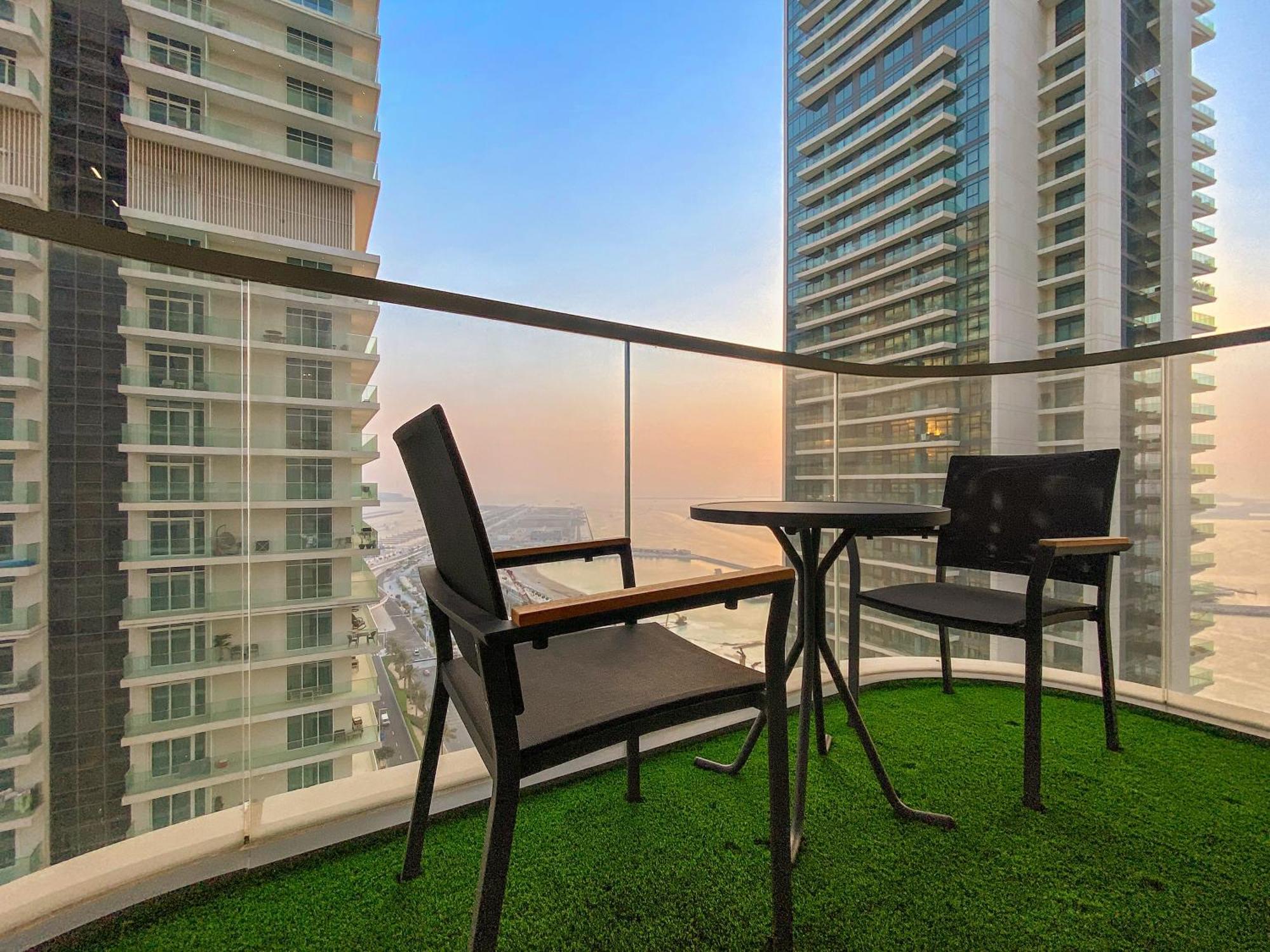 Full Sea View Marina Beachfront Escape With Private Apartment *